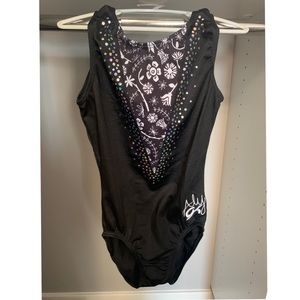 GK gymnastics Leo Aly Raisman AXS